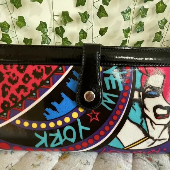 VINTAGE Patricia Field NY Graffiti Clutch - Picture 2 of 4